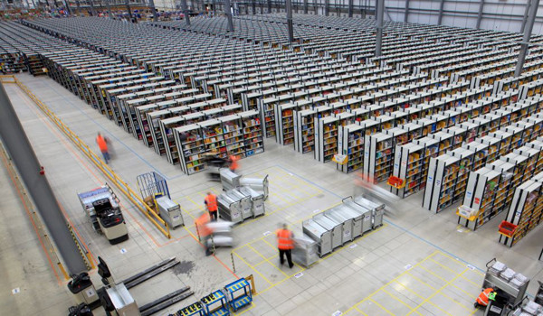Inside eCommerce Giant Amazon's Warehouse [Video]