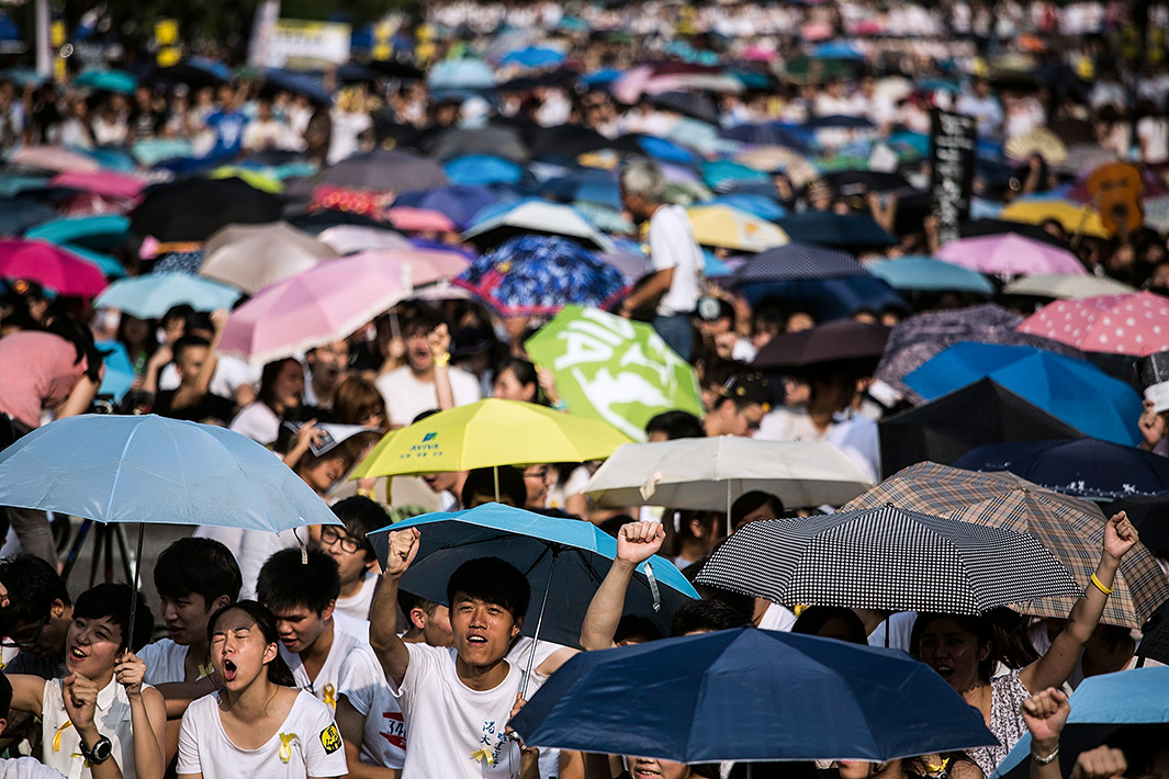 12 Powerful Pictures Describing Hong Kong’s Umbrella Revolution