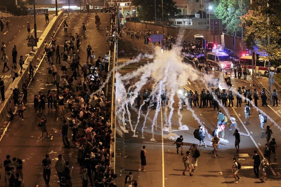 12 Powerful Pictures Describing Hong Kong’s Umbrella Revolution