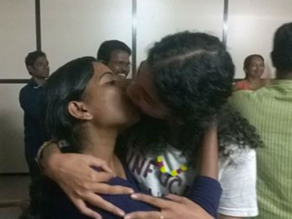 Kiss of love protesters kissing under police custody -2