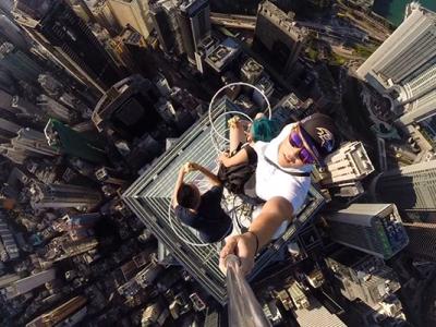 10 best selfie sticks for clicking selfies