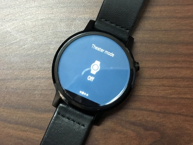 Moto 360 Theater Mode