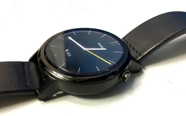 Moto 360 smartwatch build