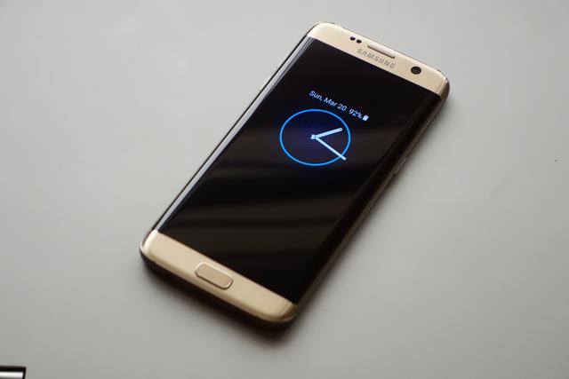 spiselige Kompliment bestyrelse The Samsung Galaxy S7 Edge Review | Beebom