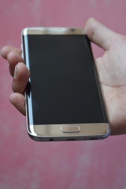 The Samsung Galaxy S7 Edge Review | Beebom