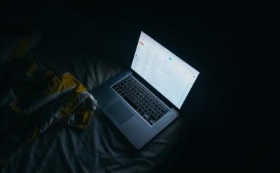 How to Prevent Eye Strain from Working With Gadgets at Night