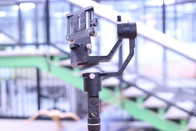 Zhiyun Crane V2 Review: An Affordable Gimbal For Your Camera