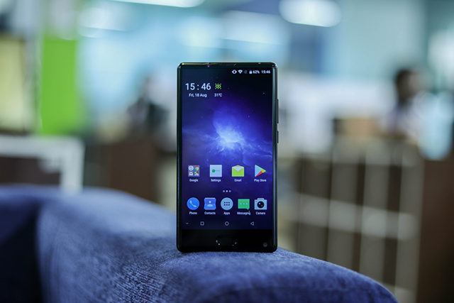Doogee Mix Review: Style Over Substance