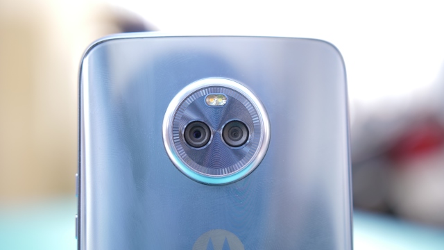 Moto X4 Review: An Overpriced Midranger | Beebom