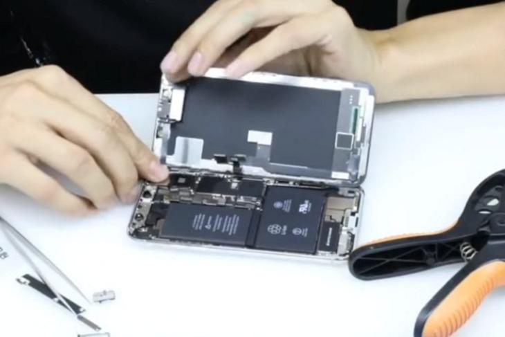 iPhone X two batteries