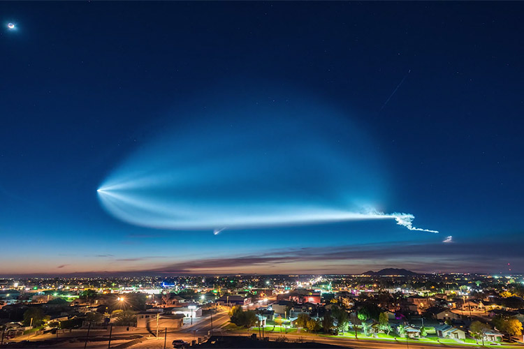 A Photographer Shot an Amazing Timelapse of SpaceX Falcon 9 Launch
