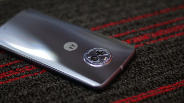 moto x4