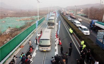 China’s First Solar Highway is Now Open to Traffic (2)