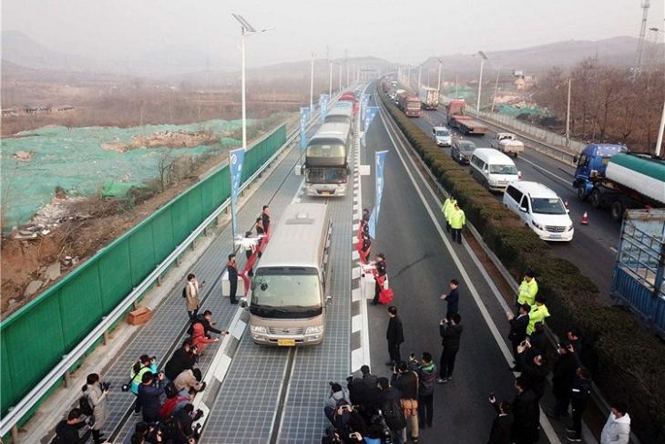 China’s First Solar Highway is Now Open to Traffic (2)