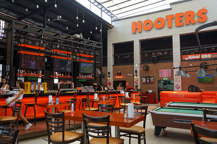 Hooters Will Offer Customers Cryptocurrency for Dining In