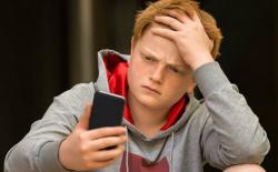 Study Finds Sporty and Outgoing Teens are Happier Than Their Phone-Addicted Friends