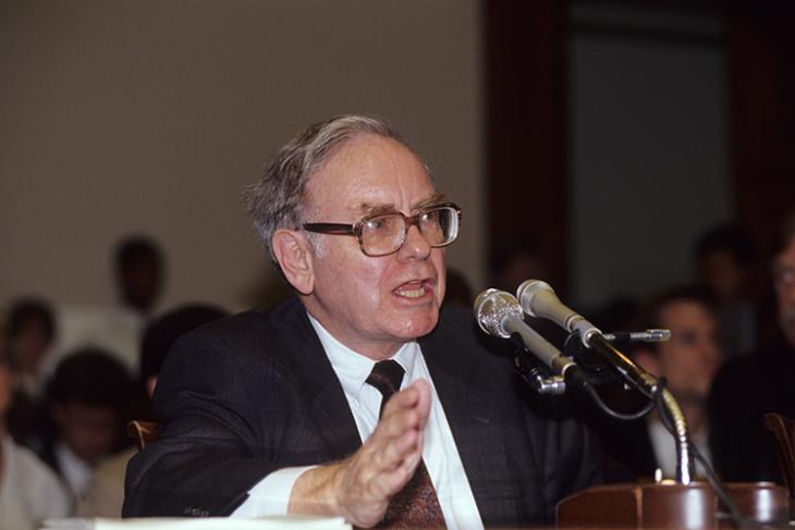 Warren Buffet Prefers a Flip Phone over Any Smartphone