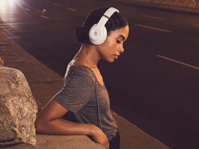 Apple New Over Ear Headphones Featured