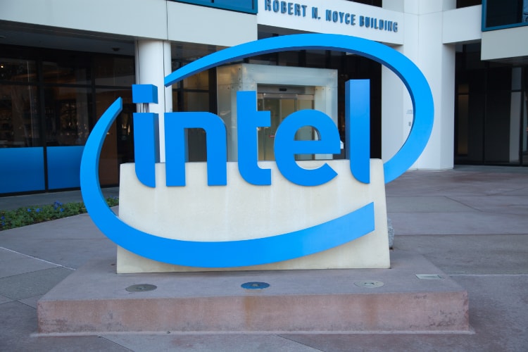 Intel Says 5G PCs Will Come as Early as in 2019