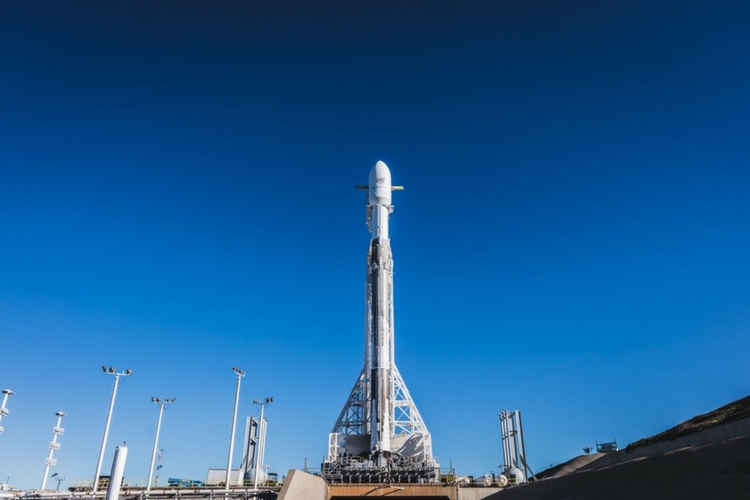 SpaceX Wants to Use a ‘Giant Party Balloon’ to Recover Rocket Upper Stages