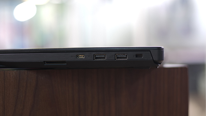 Asus GL503VD Right Ports