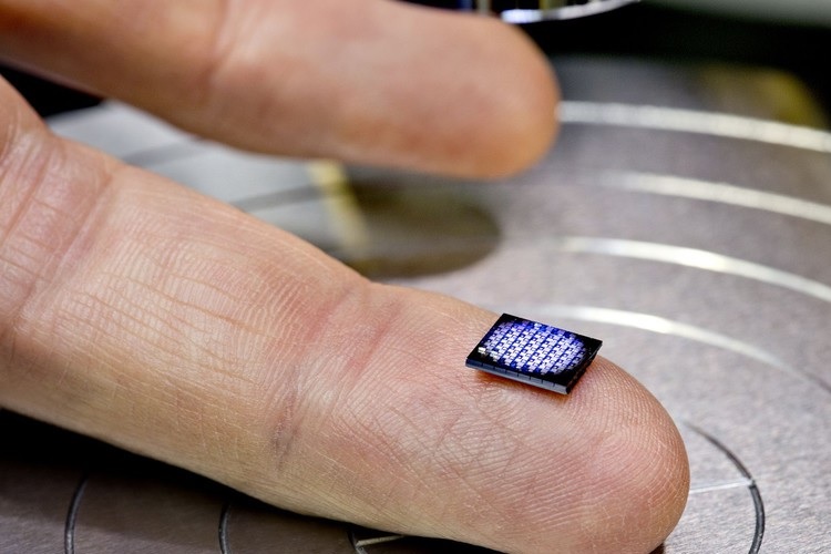 IBM Unveils the World’s Smallest Computer Compatible with Blockchain Technology
