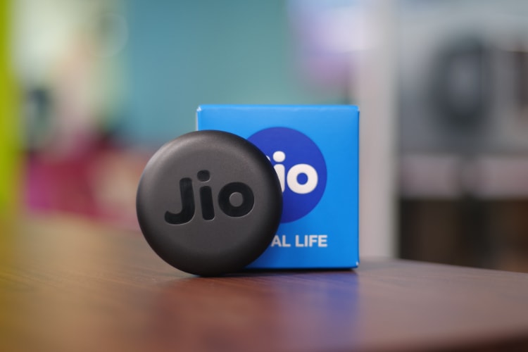 JioFi JMR815 Review- A Portable Router for All Your Traveling Needs