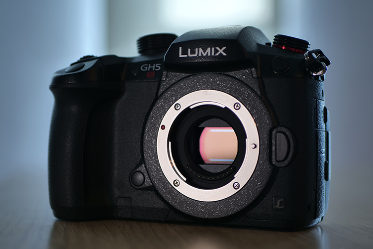 Panasonic LUMIX DC-GH5S Review: The Best Camera for Low-Light 4K Video at 60p