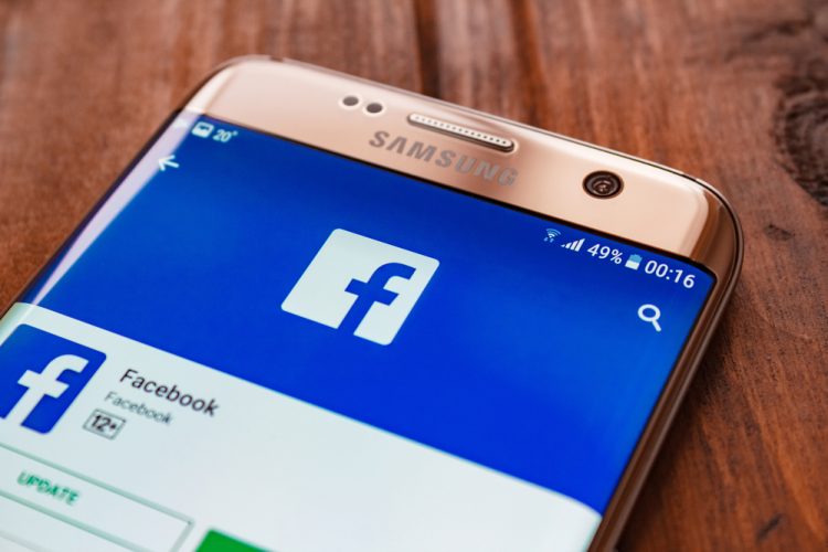 facebook beta testing mention suggestions, messenger sharing in comments