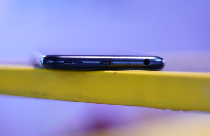 Asus ZenFone 5 First Impressions microUSB