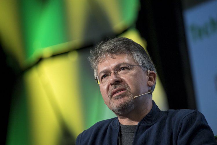 Google’s Former AI Boss John Giannandrea Joins Apple