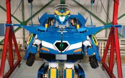This_Transforming_Robot_Car_is_Every_Anime_Lover’s_Childhood_Dream_Come_True_