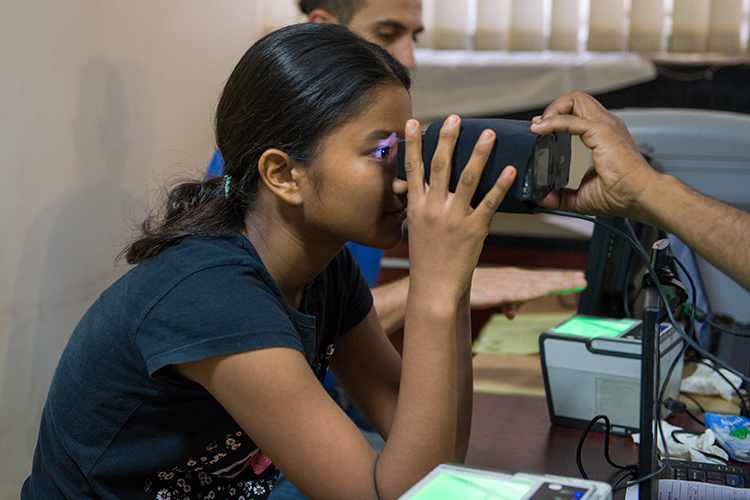 aadhaar girl iris