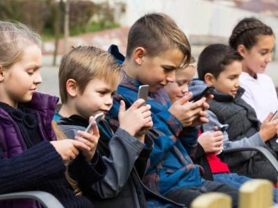 kids_phones_featured750px
