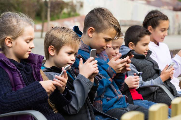 kids_phones_featured750px