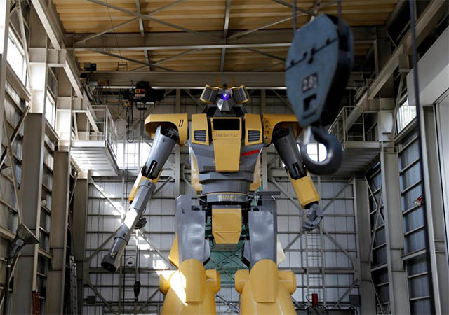 A Japanese Engineer Built a Gundam Giant Robot and It’s Awesome