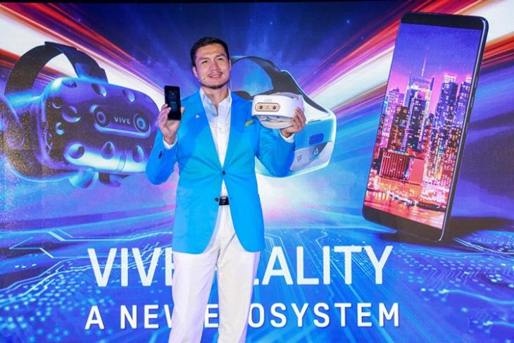 Alvin Wang Graylin HTC U12 Plus Vive Focus website