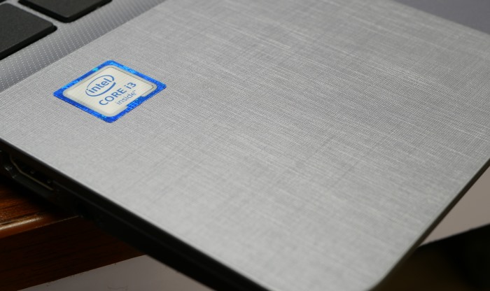 Asus VivoBook X507 Design and Build Quality 3