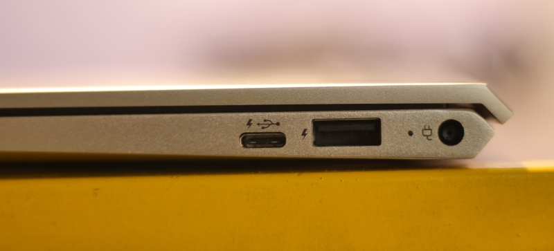 HP Envy 13-ad125TU Right Side