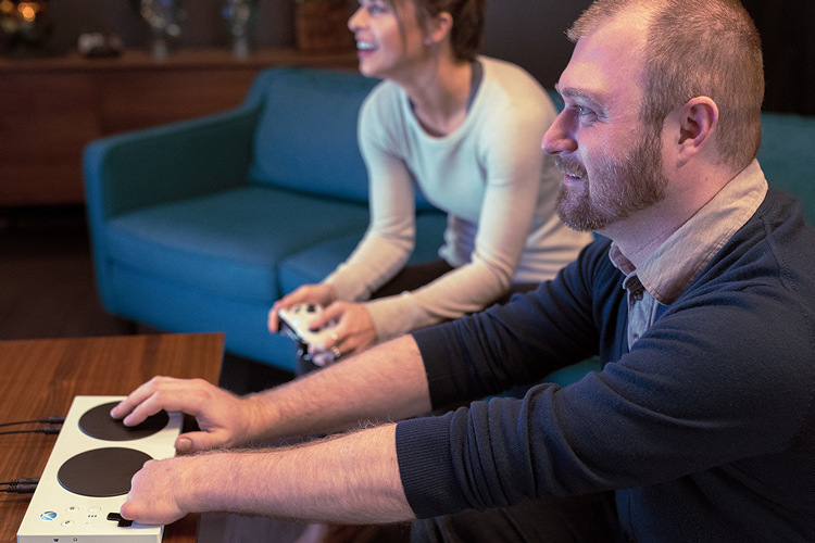 Microsoft Announces 'Xbox Adaptive Controller' For Disabled Gamers Beebom