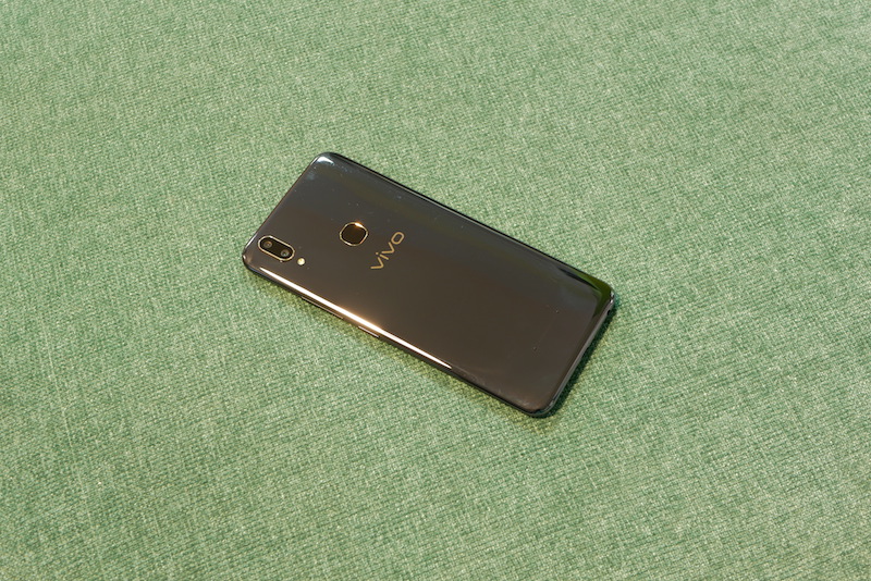 Vivo V9 design and build quality 2