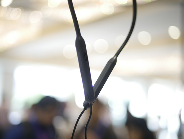 OnePlus Bullets Wireless Bluetooth Headset Hands On: Flawless Sound, Dash Charge, and No Room for Complaints