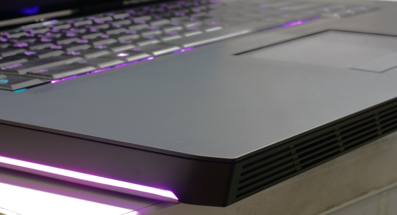 Alienware 15 R3 Design and Build Quality 4