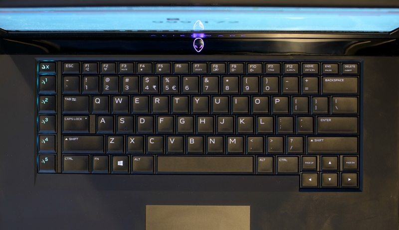 Alienware 15 R3 Keyboard 1