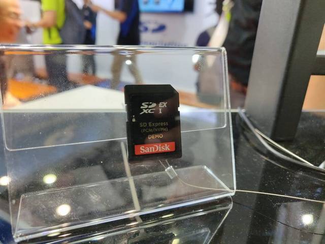Next-gen SD Express at the MWC Shanghai booth (Image: Beebom)