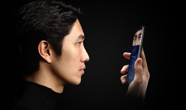 Samsung Galaxy S10 to Ditch the Iris Scanner for In-Display Fingerprint ...