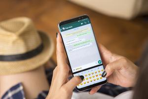 how to send disappearing pictures whatsapp