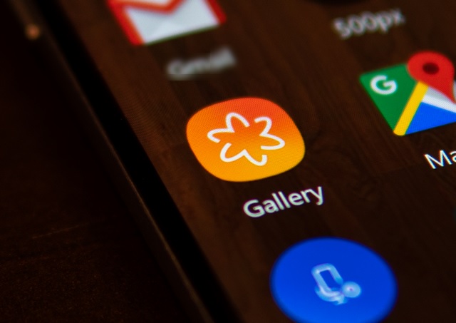 Samsung Messages App Is Secretly Sending Your Gallery Photos to Contacts