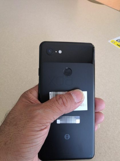 Alleged Pixel 3 XL Prototype Shows Off Tall Notch, Glossy Sides and Back