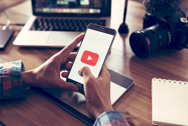 YouTube Reportedly Rewarding Creators For Promoting New Twitch-Like Features